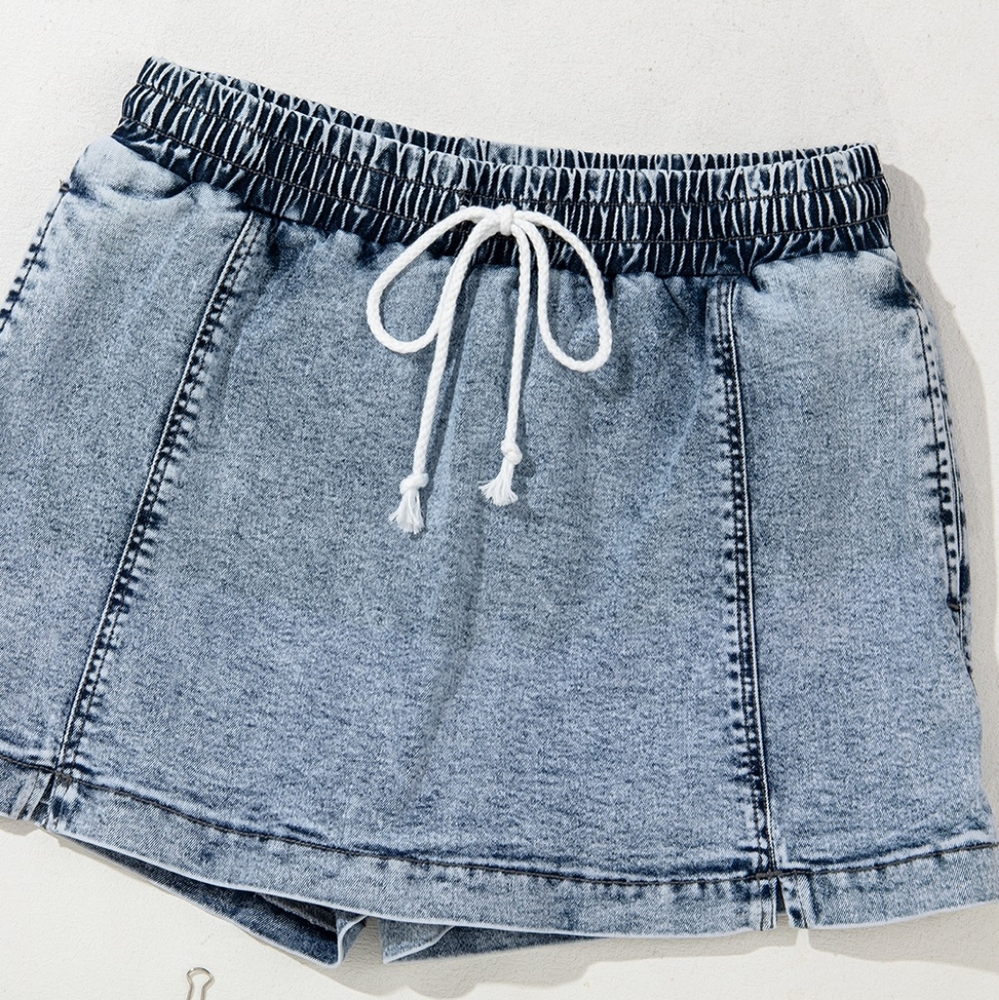 Draw Me In Denim Shorts - Picture 8 of 10